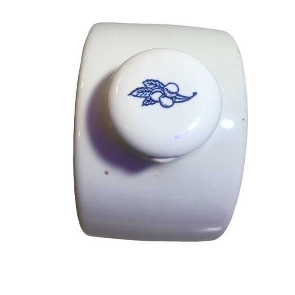 Vintage Oxfordware Refrigerator Pitcher 6 x 6 x 4.5” Cream/Blue Fruit Cork - Picture 2 of 8